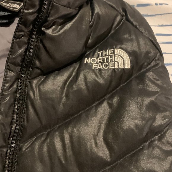 The Northface Puffer Vest - Picture 2 of 3